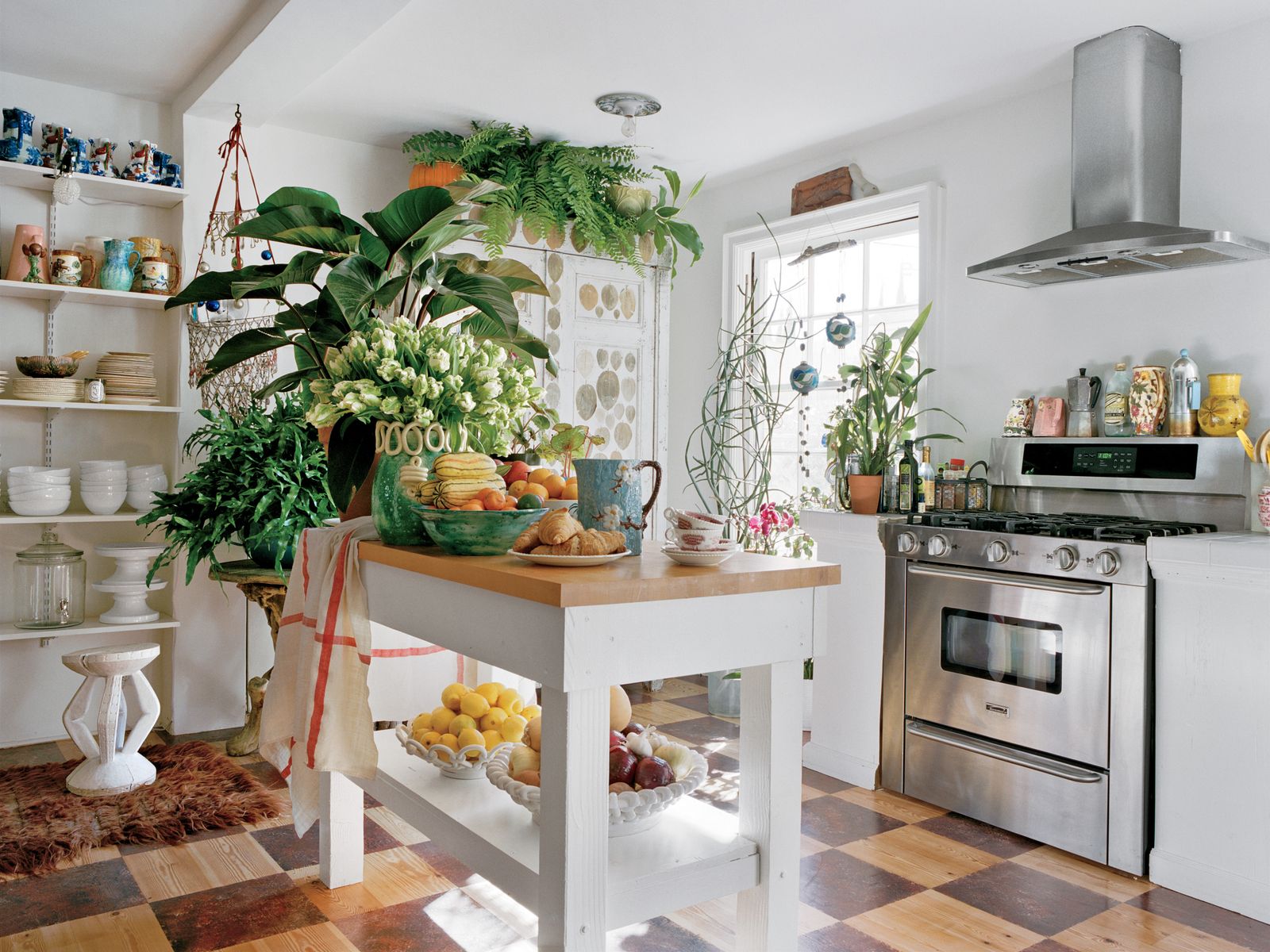 The Best Kitchen Islands for Hosting, Dining, and Toasting