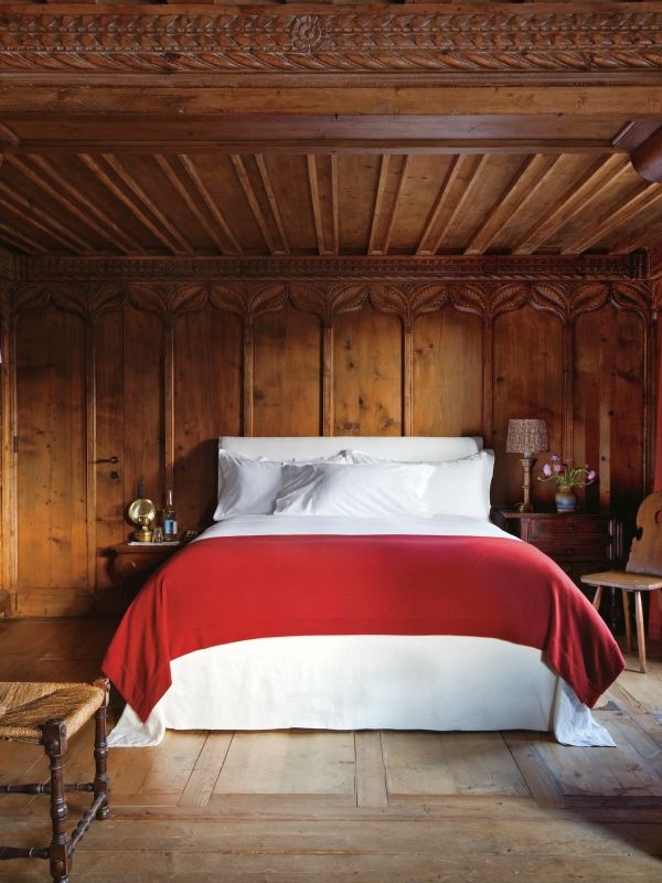 The Best Adjustable Bed Frames Are a Retro-Futuristic Dream